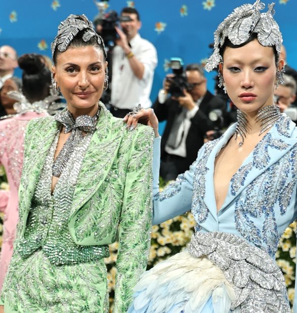 &#x3A4;&#x3B1; &#x3B5;&#x3BD;&#x3C4;&#x3C5;&#x3C0;&#x3C9;&#x3C3;&#x3B9;&#x3B1;&#x3BA;&#x3AC; &#x3BA;&#x3BF;&#x3C3;&#x3BC;&#x3AE;&#x3BC;&#x3B1;&#x3C4;&#x3B1; &#x3B1;&#x3C0;&#x3CC; &#x3C4;&#x3B7;&#x3BD; Swarovski &#x3C0;&#x3BF;&#x3C5; &#x3C6;&#x3CC;&#x3C1;&#x3B5;&#x3C3;&#x3B1;&#x3BD; &#x3BF;&#x3B9; star &#x3C3;&#x3C4;&#x3BF; Met Gala