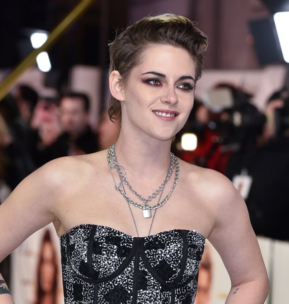 &#x397; Kristen Stewart &#x3C6;&#x3CC;&#x3C1;&#x3B5;&#x3C3;&#x3B5; sneakers &#x3C3;&#x3C4;&#x3BF; &#x3BA;&#x3CC;&#x3BA;&#x3BA;&#x3B9;&#x3BD;&#x3BF; &#x3C7;&#x3B1;&#x3BB;&#x3AF;