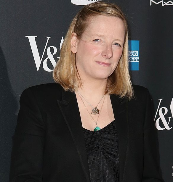 H Sarah Burton &#x3B5;&#x3AF;&#x3BD;&#x3B1;&#x3B9; &#x3B7; &#x3BD;&#x3AD;&#x3B1; creative director &#x3C4;&#x3BF;&#x3C5; Givenchy