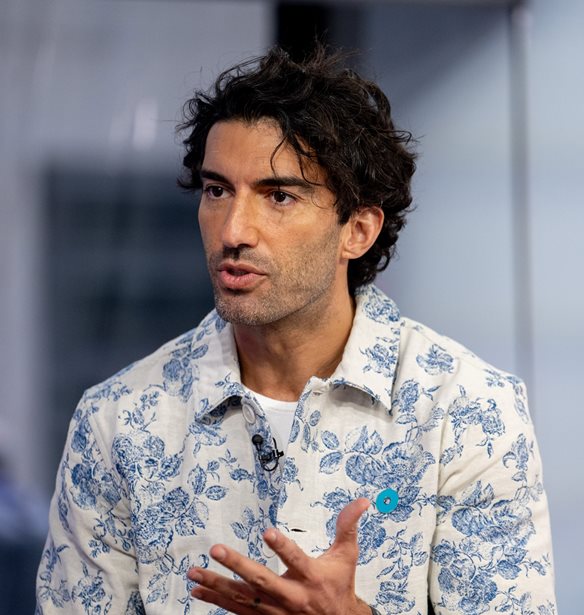 Justin Baldoni | A&#x3C0;&#x3BF;&#x3C1;&#x3C1;&#x3AF;&#x3C6;&#x3B8;&#x3B7;&#x3BA;&#x3B5; &#x3B7; &#x3B1;&#x3B3;&#x3C9;&#x3B3;&#x3AE; &#x3C4;&#x3C9;&#x3BD; 400 &#x3B5;&#x3BA;&#x3B1;&#x3C4;&#x3BF;&#x3BC;&#x3BC;&#x3C5;&#x3C1;&#x3AF;&#x3C9;&#x3BD; &#x3BA;&#x3B1;&#x3C4;&#x3AC; &#x3C4;&#x3B7;&#x3C2; Blake Lively