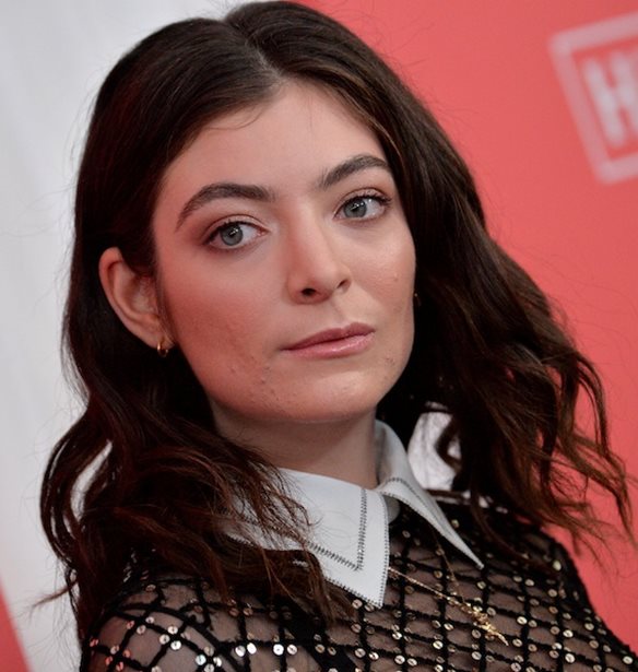 H Lorde &#x3AD;&#x3BA;&#x3B1;&#x3BD;&#x3B5; &#x3C4;&#x3B1; &#x3BC;&#x3B1;&#x3BB;&#x3BB;&#x3B9;&#x3AC; &#x3C4;&#x3B7;&#x3C2; &#x3BA;&#x3B1;&#x3C3;&#x3BA;&#x3CC;&#x3BB; &#x3B3;&#x3B9;&#x3B1; &#x3C4;&#x3BF; &#x3BA;&#x3CC;&#x3BA;&#x3BA;&#x3B9;&#x3BD;&#x3BF; &#x3C7;&#x3B1;&#x3BB;&#x3AF;