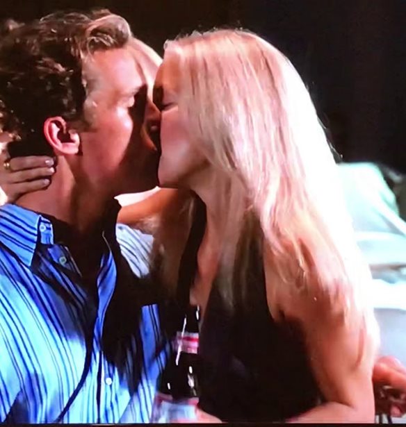 Kate Hudson &#x3BA;&#x3B1;&#x3B9; Gwyneth Paltrow &#x3B1;&#x3C0;&#x3BF;&#x3BA;&#x3B1;&#x3BB;&#x3CD;&#x3C0;&#x3C4;&#x3BF;&#x3C5;&#x3BD; &#x3C4;&#x3B1; &#x3C7;&#x3B5;&#x3B9;&#x3C1;&#x3CC;&#x3C4;&#x3B5;&#x3C1;&#x3B1; &#x3C6;&#x3B9;&#x3BB;&#x3B9;&#x3AC; &#x3C4;&#x3BF;&#x3C5;&#x3C2; &#x3C3;&#x3C4;&#x3B7;&#x3BD; &#x3BF;&#x3B8;&#x3CC;&#x3BD;&#x3B7;