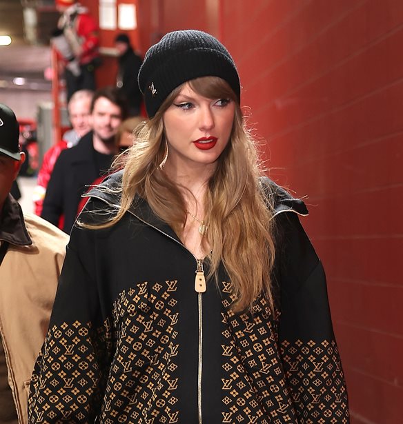 Taylor Swift | &#x39F; &#x3BB;&#x3CC;&#x3B3;&#x3BF;&#x3C2; &#x3C0;&#x3BF;&#x3C5; &#x3C4;&#x3B7;&#x3BD; &#x3B1;&#x3C0;&#x3BF;&#x3B4;&#x3BF;&#x3BA;&#x3AF;&#x3BC;&#x3B1;&#x3C3;&#x3B1;&#x3BD; &#x3C3;&#x3C4;&#x3BF; Super Bowl 2025 &#x3BA;&#x3B1;&#x3B9; &#x3B7; &#x3B1;&#x3BD;&#x3C4;&#x3AF;&#x3B4;&#x3C1;&#x3B1;&#x3C3;&#x3AE; &#x3C4;&#x3B7;&#x3C2;