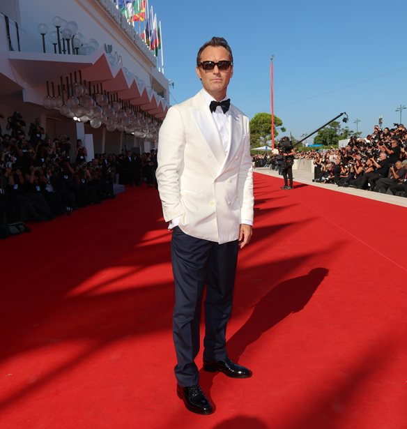 Jude Law | &#x397; &#x3C3;&#x3C0;&#x3AC;&#x3BD;&#x3B9;&#x3B1; &#x3B5;&#x3BC;&#x3C6;&#x3AC;&#x3BD;&#x3B9;&#x3C3;&#x3B7; &#x3C4;&#x3B7;&#x3C2; &#x3C3;&#x3C5;&#x3B6;&#x3CD;&#x3B3;&#x3BF;&#x3C5; &#x3C4;&#x3BF;&#x3C5;, Phillipa Coan, &#x3C3;&#x3C4;&#x3B7;&#x3BD; &#x3C0;&#x3C1;&#x3B5;&#x3BC;&#x3B9;&#x3AD;&#x3C1;&#x3B1; &#x3C4;&#x3B7;&#x3C2; &#x3C4;&#x3B1;&#x3B9;&#x3BD;&#x3AF;&#x3B1;&#x3C2; &#x3C4;&#x3BF;&#x3C5; &#x3C3;&#x3C4;&#x3BF; &#x3A6;&#x3B5;&#x3C3;&#x3C4;&#x3B9;&#x3B2;&#x3AC;&#x3BB; &#x392;&#x3B5;&#x3BD;&#x3B5;&#x3C4;&#x3AF;&#x3B1;&#x3C2;