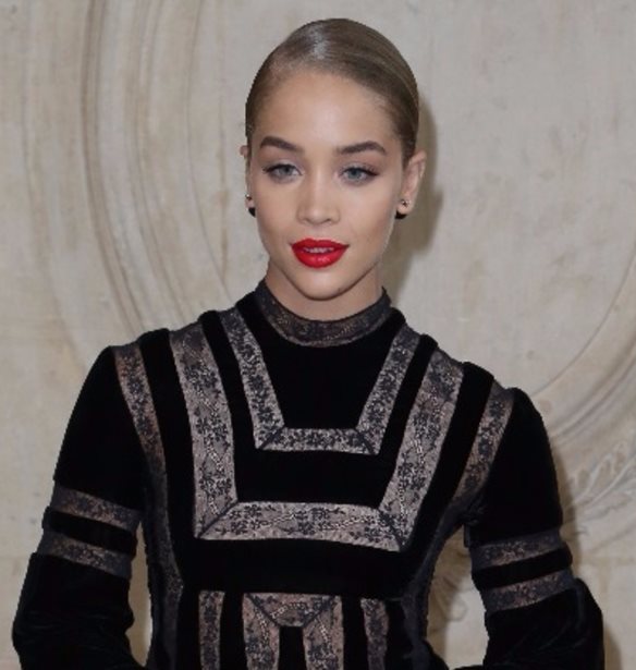 &#x397; Rita Ora &#x3B1;&#x3C0;&#x3BF;&#x3BA;&#x3B1;&#x3BB;&#x3CD;&#x3C0;&#x3C4;&#x3B5;&#x3B9; &#x3CC;&#x3C4;&#x3B9; &#x3B4;&#x3B5;&#x3BD; &#x3C4;&#x3B7;&#x3C2; &#x3B5;&#x3C0;&#x3B9;&#x3C4;&#x3C1;&#x3AC;&#x3C0;&#x3B7;&#x3BA;&#x3B5; &#x3B7; &#x3B5;&#x3AF;&#x3C3;&#x3BF;&#x3B4;&#x3BF;&#x3C2; &#x3C3;&#x3B5; &#x3B3;&#x3BD;&#x3C9;&#x3C3;&#x3C4;&#x3CC; &#x3B5;&#x3C3;&#x3C4;&#x3B9;&#x3B1;&#x3C4;&#x3CC;&#x3C1;&#x3B9;&#x3BF; &#x3B5;&#x3BE;&#x3B1;&#x3B9;&#x3C4;&#x3AF;&#x3B1;&#x3C2; &#x3C4;&#x3BF;&#x3C5; look &#x3C4;&#x3B7;&#x3C2; (!)