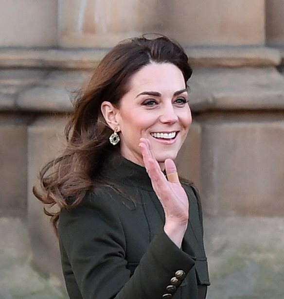 Kate Middleton | &#x3A6;&#x3CC;&#x3C1;&#x3B5;&#x3C3;&#x3B5; &#x3C4;&#x3BF; &#x3BF;&#x3B9;&#x3BA;&#x3BF;&#x3BD;&#x3BF;&#x3BC;&#x3B9;&#x3BA;&#x3CC; Zara jumper &#x3C0;&#x3BF;&#x3C5; &#x3B5;&#x3AF;&#x3BD;&#x3B1;&#x3B9; &#x3B9;&#x3B4;&#x3B1;&#x3BD;&#x3B9;&#x3BA;&#x3CC; &#x3B3;&#x3B9;&#x3B1; &#x3C4;&#x3B7;&#x3BD; &#x3AC;&#x3BD;&#x3BF;&#x3B9;&#x3BE;&#x3B7;