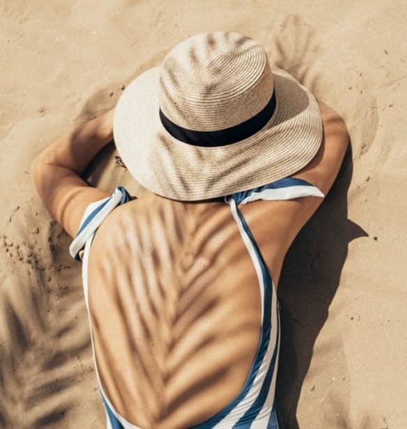 Πώς θα πετύχεις το πιο βαθύ και ασφαλές μαύρισμα