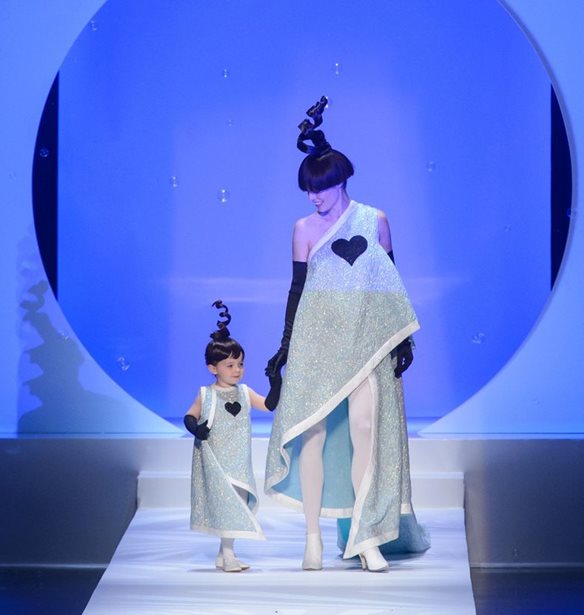 Coco Rocha: &#x3A4;&#x3BF; &#x3B3;&#x3BB;&#x3C5;&#x3BA;&#x3CC; &#x3C3;&#x3C4;&#x3B9;&#x3B3;&#x3BC;&#x3B9;&#x3CC;&#x3C4;&#x3C5;&#x3C0;&#x3BF; &#x3BC;&#x3B5; &#x3C4;&#x3B7;&#x3BD; &#x3BA;&#x3CC;&#x3C1;&#x3B7; &#x3C4;&#x3B7;&#x3C2; &#x3C3;&#x3C4;&#x3B7;&#x3BD; &#x3C0;&#x3B1;&#x3C3;&#x3B1;&#x3C1;&#x3AD;&#x3BB;&#x3B1;