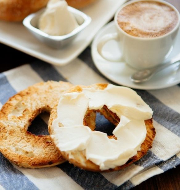 Νόστιμα πρωινά με λίγες θερμίδες: 6 γευστικές ιδέες με 300 θερμίδες μόνο