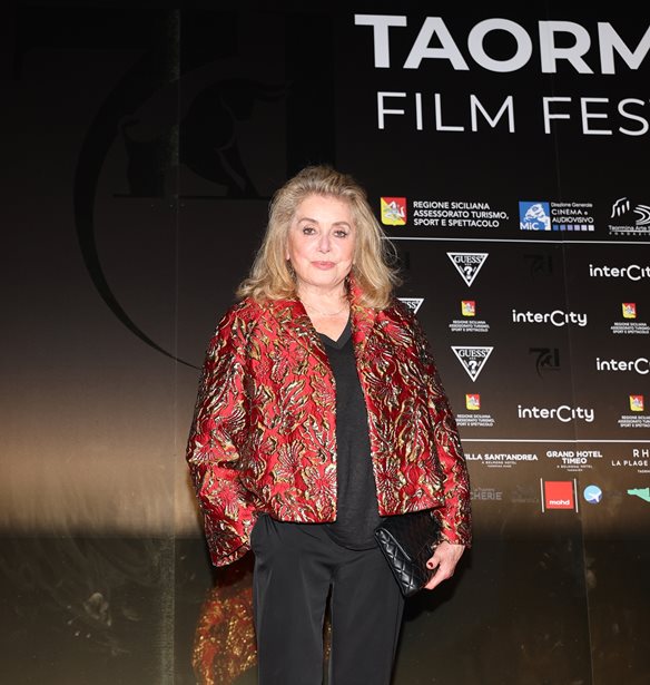 Catherine Deneuve | &#x393;&#x3B9;&#x3B1;&#x3C4;&#x3AF; &#x3B4;&#x3B5;&#x3BD; &#x3B8;&#x3AD;&#x3BB;&#x3B5;&#x3B9; &#x3BD;&#x3B1; &#x3BC;&#x3B9;&#x3BB;&#x3AC;&#x3B5;&#x3B9; &#x3B3;&#x3B9;&#x3B1; &#x3C4;&#x3BF; &#x3BA;&#x3AF;&#x3BD;&#x3B7;&#x3BC;&#x3B1; #MeToo