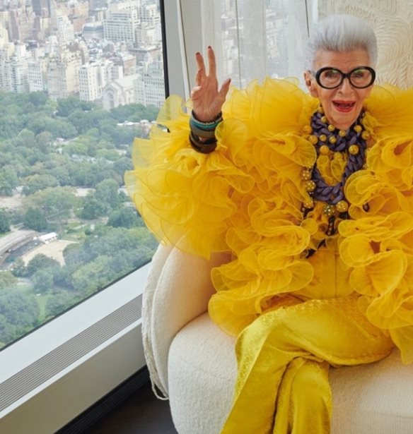 &#x397; H&amp;M &#x3C3;&#x3C5;&#x3BD;&#x3B5;&#x3C1;&#x3B3;&#x3AC;&#x3B6;&#x3B5;&#x3C4;&#x3B1;&#x3B9; &#x3BC;&#x3B5; &#x3C4;&#x3BF; fashion icon Iris Apfel &#x3B3;&#x3B9;&#x3B1; &#x3C4;&#x3B1; 100&#x3B1; &#x3B3;&#x3B5;&#x3BD;&#x3AD;&#x3B8;&#x3BB;&#x3B9;&#x3AC; &#x3C4;&#x3B7;&#x3C2;
