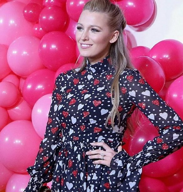 Blake Lively, &#x3C0;&#x3AC;&#x3BB;&#x3B9; &#x3BC;&#x3B1;&#x3C2; &#x3C4;&#x3C1;&#x3AD;&#x3BB;&#x3B1;&#x3BD;&#x3B5;&#x3C2; &#x3BC;&#x3B5; &#x3C4;&#x3BF; &#x3C7;&#x3C4;&#x3AD;&#x3BD;&#x3B9;&#x3C3;&#x3BC;&#x3AC; &#x3C3;&#x3BF;&#x3C5;!
