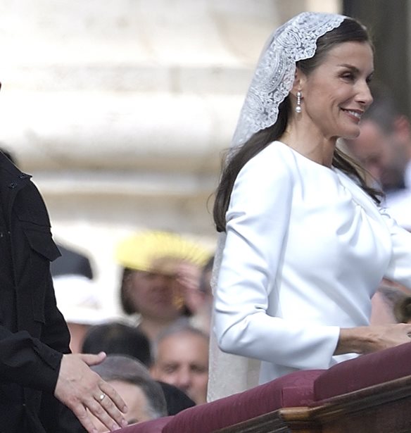 B&#x3B1;&#x3C3;&#x3AF;&#x3BB;&#x3B9;&#x3C3;&#x3C3;&#x3B1; Letizia | &#x397; &#x3BA;&#x3AF;&#x3BD;&#x3B7;&#x3C3;&#x3B7; &#x3C0;&#x3BF;&#x3C5; &#x3C3;&#x3C5;&#x3B6;&#x3B7;&#x3C4;&#x3AE;&#x3B8;&#x3B7;&#x3BA;&#x3B5; &#x3C3;&#x3C4;&#x3B7;&#x3BD; &#x3B1;&#x3BD;&#x3B8;&#x3C1;&#x3CC;&#x3BD;&#x3B9;&#x3C3;&#x3B7; &#x3C4;&#x3BF;&#x3C5; &#x3C0;&#x3AC;&#x3C0;&#x3B1; &#x39B;&#x3AD;&#x3BF;&#x3BD;&#x3C4;&#x3B1;