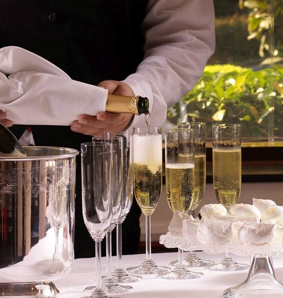 Couples in love | &#x392;&#x3C1;&#x3AE;&#x3BA;&#x3B1;&#x3BC;&#x3B5; &#x3C4;&#x3BF;&#x3BD; &#x3C0;&#x3B9;&#x3BF; &#x3C1;&#x3BF;&#x3BC;&#x3B1;&#x3BD;&#x3C4;&#x3B9;&#x3BA;&#x3CC; &#x3C0;&#x3C1;&#x3BF;&#x3BF;&#x3C1;&#x3B9;&#x3C3;&#x3BC;&#x3CC; &#x3B3;&#x3B9;&#x3B1; &#x3C4;&#x3BF;&#x3C5; &#x391;&#x3B3;&#x3AF;&#x3BF;&#x3C5; &#x392;&#x3B1;&#x3BB;&#x3B5;&#x3BD;&#x3C4;&#x3AF;&#x3BD;&#x3BF;&#x3C5;