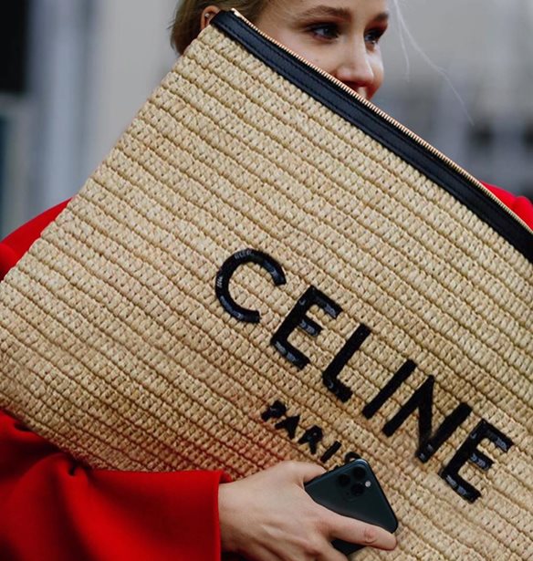 The Big Bag Club: &#x388;&#x3BD;&#x3B1;&#x3C2; Instagram &#x3BB;&#x3BF;&#x3B3;&#x3B1;&#x3C1;&#x3B9;&#x3B1;&#x3C3;&#x3BC;&#x3CC;&#x3C2; &#x3C3;&#x3B1;&#x3C4;&#x3B9;&#x3C1;&#x3AF;&#x3B6;&#x3B5;&#x3B9; &#x3C4;&#x3B9;&#x3C2; oversized &#x3C4;&#x3C3;&#x3AC;&#x3BD;&#x3C4;&#x3B5;&#x3C2;