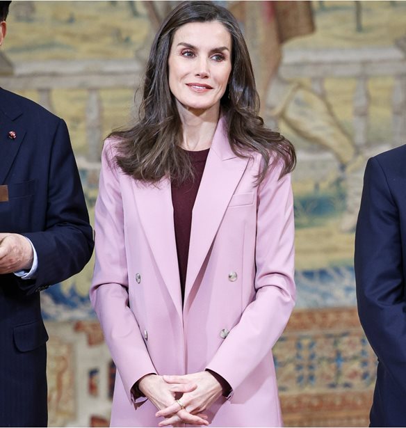 H &#x3B2;&#x3B1;&#x3C3;&#x3AF;&#x3BB;&#x3B9;&#x3C3;&#x3C3;&#x3B1; Letizia &#x3BC;&#x27; &#x3AD;&#x3BD;&#x3B1; &#x3BA;&#x3BF;&#x3C3;&#x3C4;&#x3BF;&#x3CD;&#x3BC;&#x3B9; &#x3C3;&#x3C4;&#x3BF; &#x3C7;&#x3C1;&#x3CE;&#x3BC;&#x3B1; - &#x3C4;&#x3AC;&#x3C3;&#x3B7; &#x3C4;&#x3B7;&#x3C2; &#x3AC;&#x3BD;&#x3BF;&#x3B9;&#x3BE;&#x3B7;&#x3C2; &#x3BA;&#x3B1;&#x3B9; &#x3C0;&#x3BF;&#x3BB;&#x3CD; &#x3BA;&#x3BF;&#x3BC;&#x3C8;&#x3AD;&#x3C2; &#x3B3;&#x3CC;&#x3B2;&#x3B5;&#x3C2;