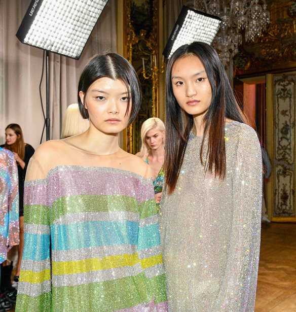 Paris Fashion Week | O&#x3B9; 5 &#x3C4;&#x3AC;&#x3C3;&#x3B5;&#x3B9;&#x3C2; &#x3C3;&#x3C4;&#x3B1; &#x3BC;&#x3B1;&#x3BB;&#x3BB;&#x3B9;&#x3AC; &#x3C0;&#x3BF;&#x3C5; &#x3BE;&#x3B5;&#x3C7;&#x3C9;&#x3C1;&#x3AF;&#x3C3;&#x3B1;&#x3BC;&#x3B5; - &#x3BA;&#x3B1;&#x3B9; &#x3BC;&#x3C0;&#x3BF;&#x3C1;&#x3B5;&#x3AF;&#x3C2; &#x3AC;&#x3BD;&#x3B5;&#x3C4;&#x3B1; &#x3BD;&#x3B1; &#x3C5;&#x3B9;&#x3BF;&#x3B8;&#x3B5;&#x3C4;&#x3AE;&#x3C3;&#x3B5;&#x3B9;&#x3C2; &#x3BA;&#x3B1;&#x3B9; &#x3C4;&#x3BF;&#x3BD; &#x3C7;&#x3B5;&#x3B9;&#x3BC;&#x3CE;&#x3BD;&#x3B1;