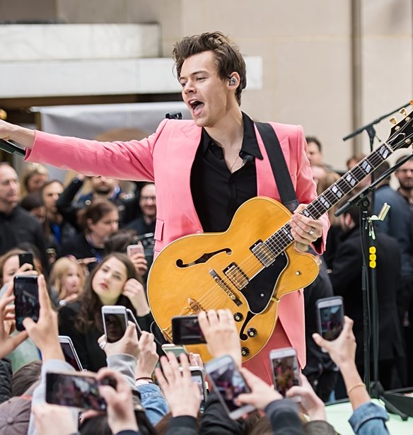 Harry Styles | &#x395;&#x3AF;&#x3BD;&#x3B1;&#x3B9; &#x3BE;&#x3B1;&#x3BD;&#x3AC; &#x3B6;&#x3B5;&#x3C5;&#x3B3;&#x3AC;&#x3C1;&#x3B9; &#x3BC;&#x3B5; &#x3C4;&#x3B7;&#x3BD; Kendall Jenner;