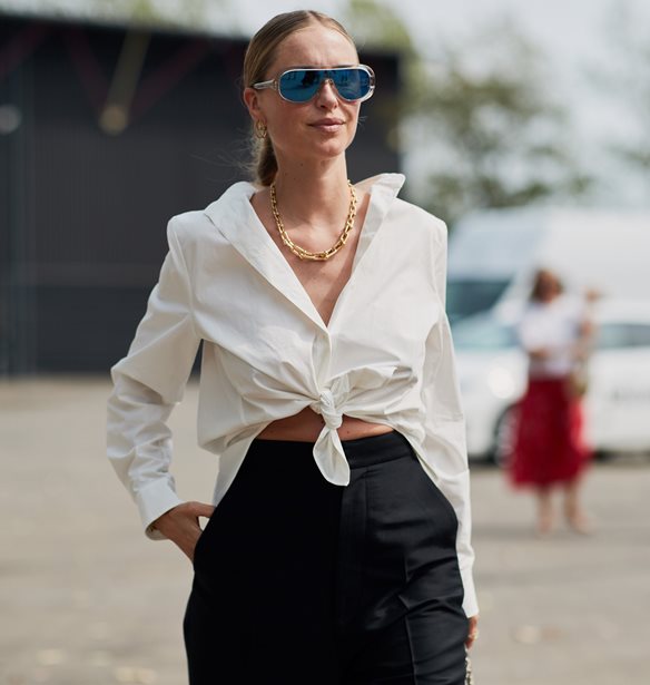 Τα λευκά τοπ που θα φοράμε όλο το καλοκαίρι