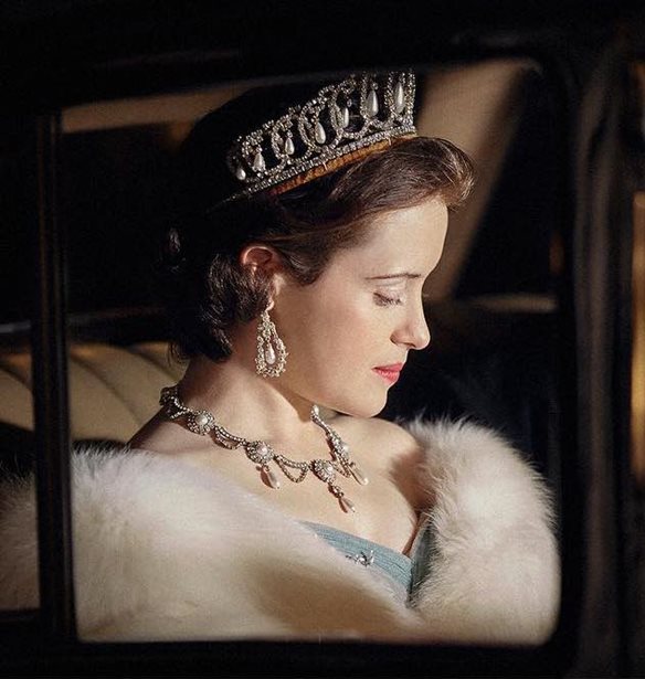The Crown: 9 &#x2B; 1 &#x3BB;&#x3CC;&#x3B3;&#x3BF;&#x3B9; &#x3B3;&#x3B9;&#x3B1; &#x3BD;&#x3B1; &#x3B4;&#x3B5;&#x3B9;&#x3C2; &#x3C4;&#x3B7; &#x3B2;&#x3C1;&#x3B5;&#x3C4;&#x3B1;&#x3BD;&#x3B9;&#x3BA;&#x3AE; &#x3C3;&#x3B5;&#x3B9;&#x3C1;&#x3AC;- &#x3B5;&#x3BC;&#x3BC;&#x3BF;&#x3BD;&#x3AE;