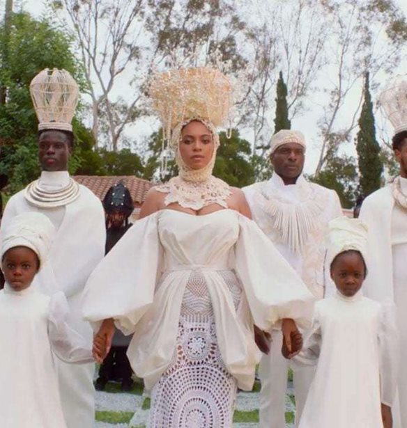 Black Is King, &#x3B7; &#x3C4;&#x3B1;&#x3B9;&#x3BD;&#x3AF;&#x3B1; &#x3C4;&#x3B7;&#x3C2; Beyonce &#x3B3;&#x3AF;&#x3BD;&#x3B5;&#x3C4;&#x3B1;&#x3B9; &#x3B7; &#x3C6;&#x3C9;&#x3BD;&#x3AE; &#x3C4;&#x3B7;&#x3C2; &#x3BC;&#x3B1;&#x3CD;&#x3C1;&#x3B7;&#x3C2; &#x3BA;&#x3BF;&#x3B9;&#x3BD;&#x3CC;&#x3C4;&#x3B7;&#x3C4;&#x3B1;&#x3C2;