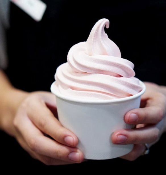 Να γιατί πρέπει να τρως γιαούρτι όταν κάνεις δίαιτα (και όταν δεν κάνεις)