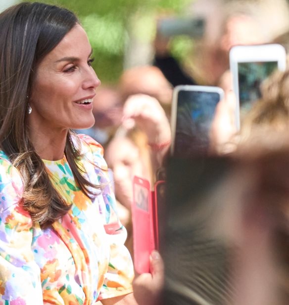 &#x397; &#x3B2;&#x3B1;&#x3C3;&#x3AF;&#x3BB;&#x3B9;&#x3C3;&#x3C3;&#x3B1; Letizia &#x3C6;&#x3CC;&#x3C1;&#x3B5;&#x3C3;&#x3B5; &#x3C4;&#x3BF; &#x3BB;&#x3B5;&#x3C5;&#x3BA;&#x3CC; &#x3C0;&#x3B1;&#x3BD;&#x3C4;&#x3B5;&#x3BB;&#x3CC;&#x3BD;&#x3B9; &#x3BC;&#x3B5; &#x3C4;&#x3BF;&#x3BD; &#x3C0;&#x3B9;&#x3BF; chic &#x3C4;&#x3C1;&#x3CC;&#x3C0;&#x3BF;