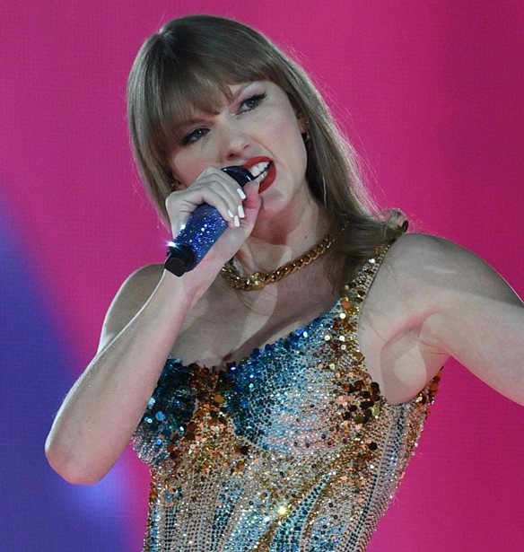 Taylor Swift | &#x3A0;&#x3CC;&#x3C3;&#x3B1; &#x3C7;&#x3C1;&#x3AE;&#x3BC;&#x3B1;&#x3C4;&#x3B1; &#x3AD;&#x3B2;&#x3B3;&#x3B1;&#x3BB;&#x3B5; &#x3BC;&#x3B5; &#x3C4;&#x3B7;&#x3BD; &#x3C0;&#x3B5;&#x3C1;&#x3B9;&#x3BF;&#x3B4;&#x3B5;&#x3AF;&#x3B1; The Eras Tour