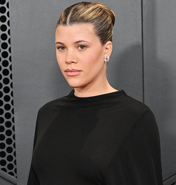 Sofia Richie | &#x397; &#x3B5;&#x3BE;&#x3BF;&#x3BC;&#x3BF;&#x3BB;&#x3CC;&#x3B3;&#x3B7;&#x3C3;&#x3B7; &#x3B3;&#x3B9;&#x3B1; &#x3C4;&#x3B9;&#x3C2; &#x3B5;&#x3C0;&#x3B9;&#x3C0;&#x3BB;&#x3BF;&#x3BA;&#x3AD;&#x3C2; &#x3C0;&#x3BF;&#x3C5; &#x3B5;&#x3AF;&#x3C7;&#x3B5; &#x3BC;&#x3B5;&#x3C4;&#x3AC; &#x3C4;&#x3BF;&#x3BD; &#x3C4;&#x3BF;&#x3BA;&#x3B5;&#x3C4;&#x3CC;