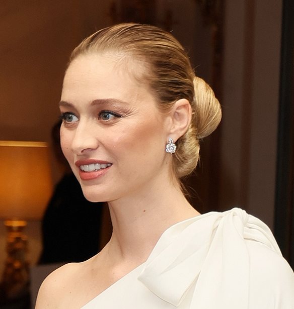 Beatrice Borromeo | &#x3A3;&#x3B1;&#x3BD; &#x3B8;&#x3B5;&#x3AC; &#x3C4;&#x3BF;&#x3C5; &#x39F;&#x3BB;&#x3CD;&#x3BC;&#x3C0;&#x3BF;&#x3C5; &#x3C3;&#x3C4;&#x3B7;&#x3BD; &#x3B5;&#x3C0;&#x3AF;&#x3B4;&#x3B5;&#x3B9;&#x3BE;&#x3B7; &#x3BC;&#x3CC;&#x3B4;&#x3B1;&#x3C2; &#x3C4;&#x3BF;&#x3C5; Dior &#x3C3;&#x3C4;&#x3B7; Villa Albani Torlonia