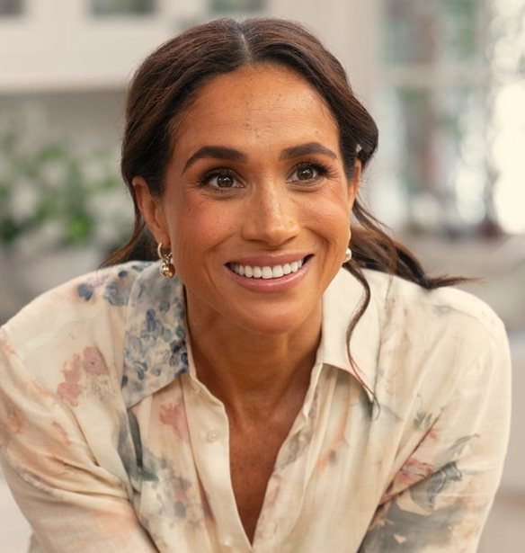 With love, Meghan | M&#x3C0;&#x3AE;&#x3BA;&#x3B5; &#x3C3;&#x3C4;&#x3BF; top 10 &#x3C4;&#x3BF;&#x3C5; Netflix &#x3C0;&#x3B1;&#x3C1;&#x3AC; &#x3C4;&#x3B7; &#x3C3;&#x3BA;&#x3BB;&#x3B7;&#x3C1;&#x3AE; &#x3BA;&#x3C1;&#x3B9;&#x3C4;&#x3B9;&#x3BA;&#x3AE; &#x3C0;&#x3BF;&#x3C5; &#x3B4;&#x3AD;&#x3C7;&#x3B5;&#x3C4;&#x3B1;&#x3B9;