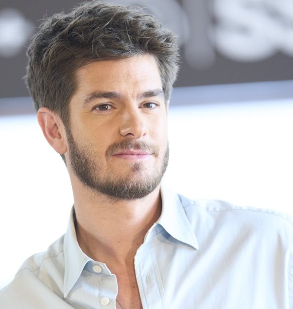 Andrew Garfield | &#x397; Kate Tomas &#x3B5;&#x3C0;&#x3B9;&#x3B2;&#x3B5;&#x3B2;&#x3B1;&#x3AF;&#x3C9;&#x3C3;&#x3B5; &#x3C4;&#x3BF;&#x3BD; &#x3C7;&#x3C9;&#x3C1;&#x3B9;&#x3C3;&#x3BC;&#x3CC; &#x3C4;&#x3BF;&#x3C5;&#x3C2;
