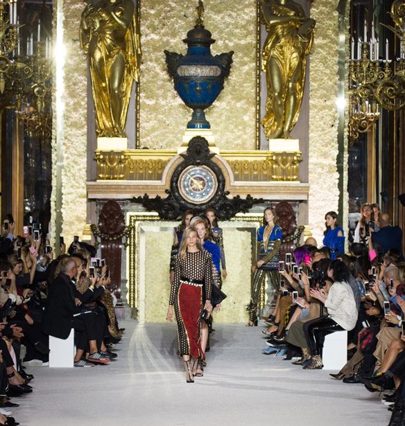 Balmain, Isabel Marant S/S '18: Περίτεχνες υφές, glitter και casual vibes