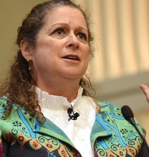Abigail Disney | &#x397; &#x3B4;&#x3B9;&#x3C3;&#x3B5;&#x3BA;&#x3B1;&#x3C4;&#x3BF;&#x3BC;&#x3BC;&#x3C5;&#x3C1;&#x3B9;&#x3BF;&#x3CD;&#x3C7;&#x3BF;&#x3C2; &#x3BA;&#x3BB;&#x3B7;&#x3C1;&#x3BF;&#x3BD;&#x3CC;&#x3BC;&#x3BF;&#x3C2; &#x3C0;&#x3BF;&#x3C5; &#x3BC;&#x3AC;&#x3C7;&#x3B5;&#x3C4;&#x3B1;&#x3B9; &#x3C4;&#x3BF;&#x3BD; &#x3BA;&#x3B1;&#x3C0;&#x3B9;&#x3C4;&#x3B1;&#x3BB;&#x3B9;&#x3C3;&#x3BC;&#x3CC; &#x3B8;&#x3B5;&#x3C9;&#x3C1;&#x3B5;&#x3AF; &#x3C4;&#x3BF;&#x3C5;&#x3C2; &#x3C0;&#x3BB;&#x3BF;&#x3CD;&#x3C3;&#x3B9;&#x3BF;&#x3C5;&#x3C2; &#x3B4;&#x3C5;&#x3C3;&#x3C4;&#x3C5;&#x3C7;&#x3B9;&#x3C3;&#x3BC;&#x3AD;&#x3BD;&#x3BF;&#x3C5;&#x3C2;