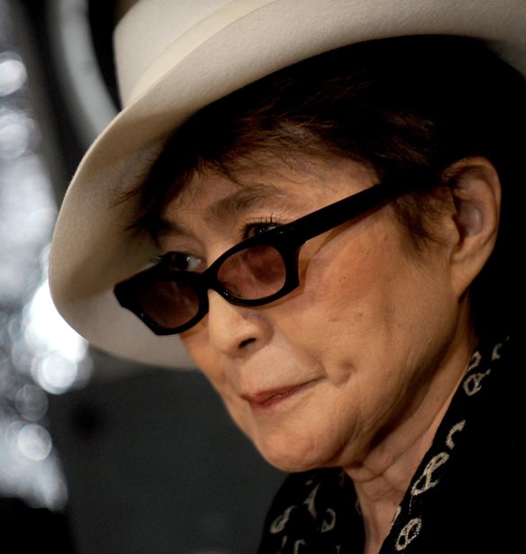 Yoko Ono | &#x391;&#x3C0;&#x3BF;&#x3BA;&#x3B1;&#x3BB;&#x3CD;&#x3C0;&#x3C4;&#x3B5;&#x3B9; &#x3C4;&#x3BF; &#x3BC;&#x3C5;&#x3C3;&#x3C4;&#x3B9;&#x3BA;&#x3CC; &#x3C0;&#x3BF;&#x3C5; &#x3C4;&#x3B7;&#x3BD; &#x3B2;&#x3BF;&#x3B7;&#x3B8;&#x3AC;&#x3B5;&#x3B9; &#x3BD;&#x3B1; &#x3BC;&#x3B5;&#x3AF;&#x3BD;&#x3B5;&#x3B9; &#x3BC;&#x3B1;&#x3BA;&#x3C1;&#x3B9;&#x3AC; &#x3B1;&#x3C0;&#x3CC; &#x3C4;&#x3B7;&#x3BD; &#x3BA;&#x3B1;&#x3C4;&#x3AC;&#x3B8;&#x3BB;&#x3B9;&#x3C8;&#x3B7;