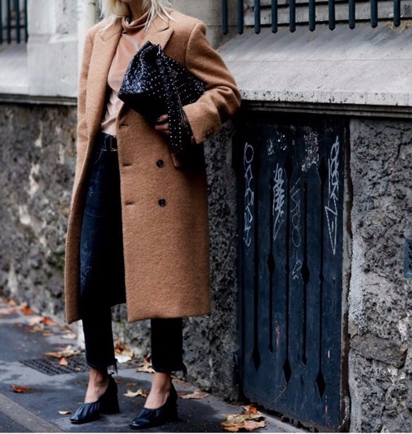 Πώς θα συνδυάσεις το μαύρο τζιν σου  - τώρα που είναι ξανά in fashion!