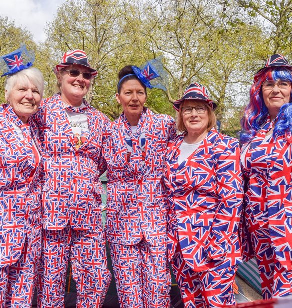 The Big Lunch: &#x3AD;&#x3C4;&#x3C3;&#x3B9; &#x3B3;&#x3B9;&#x3CC;&#x3C1;&#x3C4;&#x3B1;&#x3C3;&#x3B5; &#x3BF; &#x3BB;&#x3B1;&#x3CC;&#x3C2; &#x3C3;&#x3C4;&#x3B7; &#x39C;. &#x392;&#x3C1;&#x3B5;&#x3C4;&#x3B1;&#x3BD;&#x3AF;&#x3B1; &#x3C4;&#x3B7; &#x3C3;&#x3C4;&#x3AD;&#x3C8;&#x3B7; &#x3C4;&#x3BF;&#x3C5; &#x3B2;&#x3B1;&#x3C3;&#x3B9;&#x3BB;&#x3B9;&#x3AC; &#x39A;&#x3B1;&#x3C1;&#x3CC;&#x3BB;&#x3BF;&#x3C5;