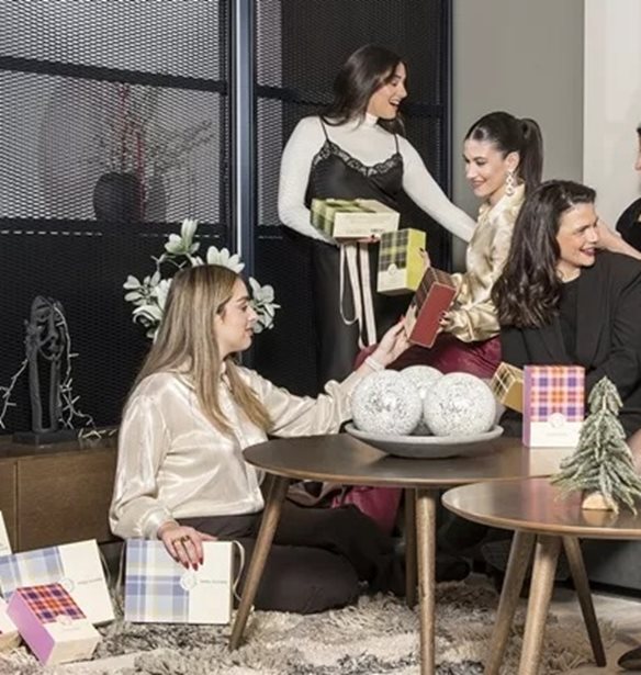 Wear the Joy Of Nature | &#x3A4;&#x3BF; secret Santa &#x3C4;&#x3C9;&#x3BD; Miss Bloomers &#x3CC;&#x3C1;&#x3B9;&#x3C3;&#x3B1;&#x3BD; &#x3C4;&#x3B1; &#x3C0;&#x3B9;&#x3BF; &#x3B5;&#x3BD;&#x3C4;&#x3C5;&#x3C0;&#x3C9;&#x3C3;&#x3B9;&#x3B1;&#x3BA;&#x3AC; body care gift sets