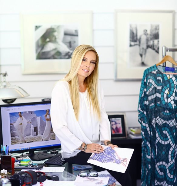 &#x3A4;&#x3BF; &#x3B4;&#x3B9;&#x3B5;&#x3B8;&#x3BD;&#x3AD;&#x3C2; media brand HELLO! (print &amp; digital) &#x3C0;&#x3B1;&#x3C1;&#x3BF;&#x3C5;&#x3C3;&#x3B9;&#x3AC;&#x3B6;&#x3B5;&#x3B9; &#x3C4;&#x3BF; ELENA&#x27;S DIARY blog &#x3C4;&#x3B7;&#x3C2; &#x388;&#x3BB;&#x3B5;&#x3BD;&#x3B1;&#x3C2; &#x39C;&#x3B1;&#x3BA;&#x3C1;&#x3AE;