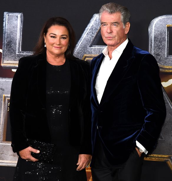 &#x39F;&#xA0;Pierce Brosnan &#x3BA;&#x3B1;&#x3B9; &#x3B7; Keely Shaye &#x3C3;&#x3C5;&#x3B3;&#x3C7;&#x3B1;&#x3AF;&#x3C1;&#x3BF;&#x3C5;&#x3BD; &#x3C4;&#x3BF;&#x3BD; &#x3B3;&#x3B9;&#x3BF; &#x3C4;&#x3BF;&#x3C5;&#x3C2; Paris