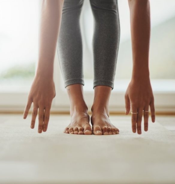 Μαθήματα γιόγκα στο σπίτι: Όσα πρέπει να ξέρεις πριν ξεκινήσεις