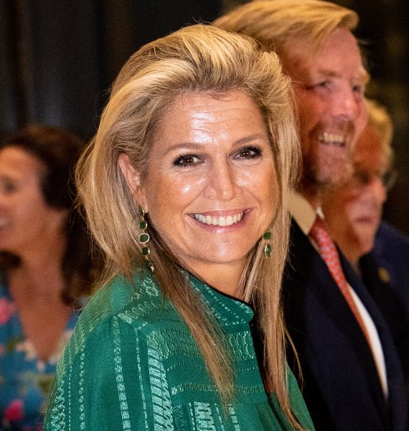 &#x397; &#x3B2;&#x3B1;&#x3C3;&#x3AF;&#x3BB;&#x3B9;&#x3C3;&#x3C3;&#x3B1; Maxima &#x3C4;&#x3B7;&#x3C2; &#x39F;&#x3BB;&#x3BB;&#x3B1;&#x3BD;&#x3B4;&#x3AF;&#x3B1;&#x3C2; &#x3BC;&#x3B5; &#x3C6;&#x3CC;&#x3C1;&#x3B5;&#x3BC;&#x3B1; Zeus &#x2B; Dione