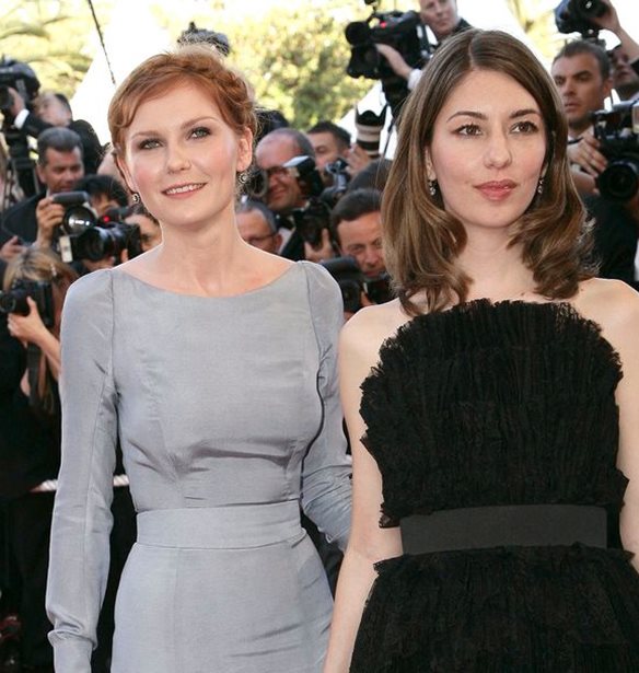 H Sofia Coppola &#x3B6;&#x3AE;&#x3C4;&#x3B7;&#x3C3;&#x3B5; &#x3B1;&#x3C0;&#x3CC; &#x3C4;&#x3B7;&#x3BD; Kirsten Dunst &#x3BD;&#x3B1; &#x3C7;&#x3AC;&#x3C3;&#x3B5;&#x3B9; &#x3BA;&#x3B9;&#x3BB;&#x3AC; &#x3B3;&#x3B9;&#x3B1; &#x3AD;&#x3BD;&#x3B1; &#x3C1;&#x3CC;&#x3BB;&#x3BF;