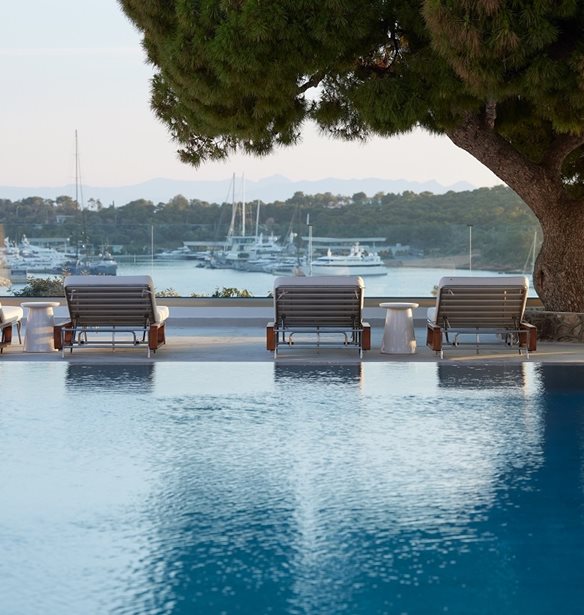 Cosmopolitan &amp; Sophisticated | &#x391;&#x3C5;&#x3C4;&#x3CC; &#x3B5;&#x3AF;&#x3BD;&#x3B1;&#x3B9; &#x3C4;&#x3BF; &#x3BD;&#x3AD;&#x3BF; &#x3B4;&#x3B9;&#x3B1;&#x3BC;&#x3AC;&#x3BD;&#x3C4;&#x3B9; &#x3C4;&#x3B7;&#x3C2; &#x391;&#x3B8;&#x3B7;&#x3BD;&#x3B1;&#x3CA;&#x3BA;&#x3AE;&#x3C2; &#x3A1;&#x3B9;&#x3B2;&#x3B9;&#x3AD;&#x3C1;&#x3B1;&#x3C2; &#x3BC;&#x3B5; &#x3C4;&#x3B7;&#x3BD; &#x3BC;&#x3BF;&#x3BD;&#x3B1;&#x3B4;&#x3B9;&#x3BA;&#x3AE; &#x3B1;&#x3B9;&#x3C3;&#x3B8;&#x3B7;&#x3C4;&#x3B9;&#x3BA;&#x3AE; &#x3B9;&#x3B4;&#x3B9;&#x3BF;&#x3C3;&#x3C5;&#x3B3;&#x3BA;&#x3C1;&#x3B1;&#x3C3;&#x3AF;&#x3B1;