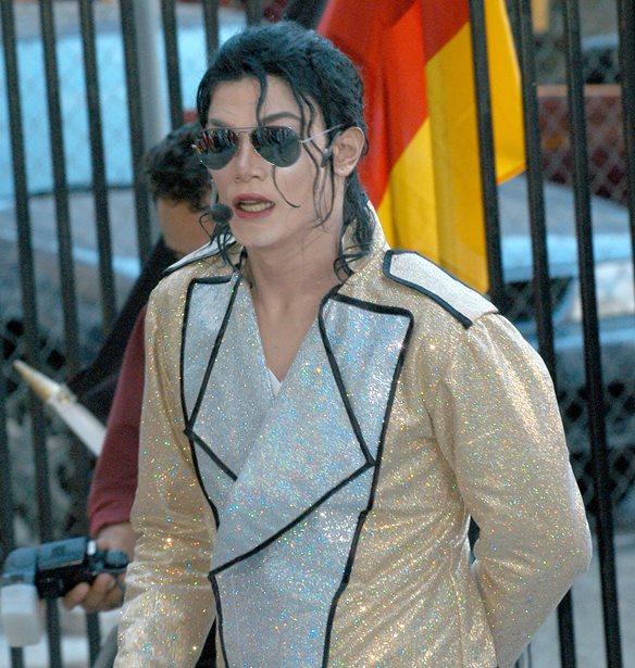 Michael Jackson | 14 &#x3C7;&#x3C1;&#x3CC;&#x3BD;&#x3B9;&#x3B1; &#x3BC;&#x3B5;&#x3C4;&#x3AC; &#x3C4;&#x3BF;&#x3BD; &#x3B8;&#x3AC;&#x3BD;&#x3B1;&#x3C4;&#x3CC; &#x3C4;&#x3BF;&#x3C5; &#x3C0;&#x3B1;&#x3C1;&#x3B1;&#x3BC;&#x3AD;&#x3BD;&#x3B5;&#x3B9; &#x3BF; &#x3B2;&#x3B1;&#x3C3;&#x3B9;&#x3BB;&#x3B9;&#x3AC;&#x3C2; &#x3C4;&#x3B7;&#x3C2; Pop