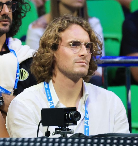 &#x3A3;&#x3C4;&#x3AD;&#x3C6;&#x3B1;&#x3BD;&#x3BF;&#x3C2; &#x3A4;&#x3C3;&#x3B9;&#x3C4;&#x3C3;&#x3B9;&#x3C0;&#x3AC;&#x3C2; | &#x39C;&#x3B5; &#x3C4;&#x3B7;&#x3BD; &#x3B1;&#x3B4;&#x3B5;&#x3BB;&#x3C6;&#x3AE; &#x3C4;&#x3BF;&#x3C5; &#x395;&#x3BB;&#x3B9;&#x3C3;&#x3AC;&#x3B2;&#x3B5;&#x3C4; &#x3C3;&#x3C4;&#x3BF;&#x3BD; &#x3B1;&#x3B3;&#x3CE;&#x3BD;&#x3B1; &#x3C4;&#x3BF;&#x3C5; Novak Djokovic &#x3C3;&#x3C4;&#x3BF; &#x39F;&#x391;&#x39A;&#x391;