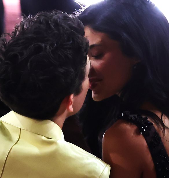 Timoth&#xE9;e Chalamet &amp; Kylie Jenner | &#x3A4;&#x3BF; &#x3C4;&#x3C1;&#x3C5;&#x3C6;&#x3B5;&#x3C1;&#x3CC; &#x3C6;&#x3B9;&#x3BB;&#x3AF; &#x3C4;&#x3BF;&#x3C5;&#x3C2; &#x3C0;&#x3C1;&#x3B9;&#x3BD; &#x3B1;&#x3C0;&#x3CC; &#x3C4;&#x3B1; Oscars 2025