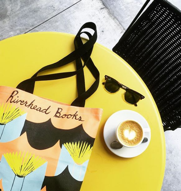 &#x391;&#x3BD; &#x3B5;&#x3AF;&#x3C3;&#x3B1;&#x3B9; &#x3B2;&#x3B9;&#x3B2;&#x3BB;&#x3B9;&#x3CC;&#x3C6;&#x3B9;&#x3BB;&#x3B7;, &#x3B1;&#x3C5;&#x3C4;&#x3AE; &#x3B5;&#x3AF;&#x3BD;&#x3B1;&#x3B9; &#x3B7; &#x3B9;&#x3B4;&#x3B1;&#x3BD;&#x3B9;&#x3BA;&#x3AE; tote bag &#x3B3;&#x3B9;&#x3B1; &#x3C3;&#x3AD;&#x3BD;&#x3B1;!