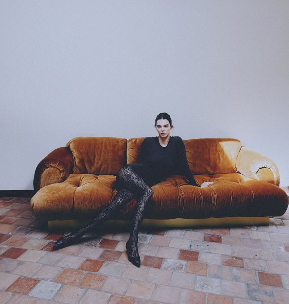 To &#x3BA;&#x3B1;&#x3BB;&#x3C3;&#x3CC;&#x3BD; &#x3BC;&#x3B5; &#x3B4;&#x3B1;&#x3BD;&#x3C4;&#x3AD;&#x3BB;&#x3B1; &#x3B1;&#x3C0;&#x3CC; &#x3C4;&#x3B7;&#x3BD; Calzedonia &#x3C0;&#x3BF;&#x3C5; &#x3BE;&#x3B5;&#x3C7;&#x3C9;&#x3C1;&#x3AF;&#x3B6;&#x3B5;&#x3B9; &#x3B7; Kendall Jenner