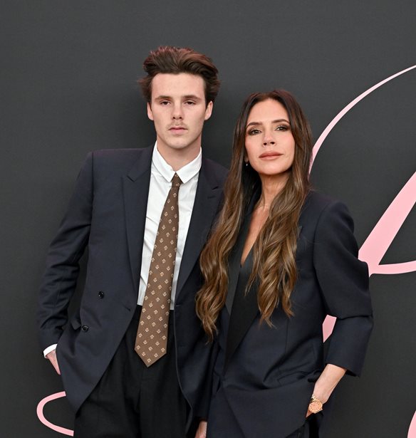 Victoria Beckham | &#x397; &#x3BA;&#x3AF;&#x3BD;&#x3B7;&#x3C3;&#x3B7; &#x3C0;&#x3BF;&#x3C5; &#x3B1;&#x3C0;&#x3BF;&#x3BA;&#x3AC;&#x3BB;&#x3C5;&#x3C8;&#x3B5; &#x3C4;&#x3B7;&#x3BD; &#x3B1;&#x3BB;&#x3B7;&#x3B8;&#x3B9;&#x3BD;&#x3AE; &#x3C3;&#x3C7;&#x3AD;&#x3C3;&#x3B7; &#x3BC;&#x3B5; &#x3C4;&#x3B9;&#x3C2; &#x3C3;&#x3C5;&#x3BD;&#x3C4;&#x3C1;&#x3CC;&#x3C6;&#x3BF;&#x3C5;&#x3C2; &#x3C4;&#x3C9;&#x3BD; &#x3B3;&#x3B9;&#x3C9;&#x3BD; &#x3C4;&#x3B7;&#x3C2;